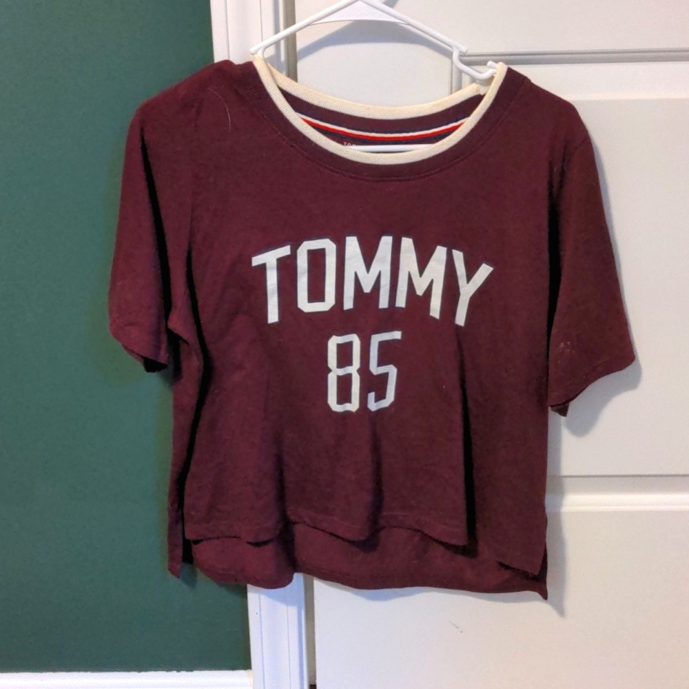 Size Large Tommy Hilfiger Cropped T-shirt